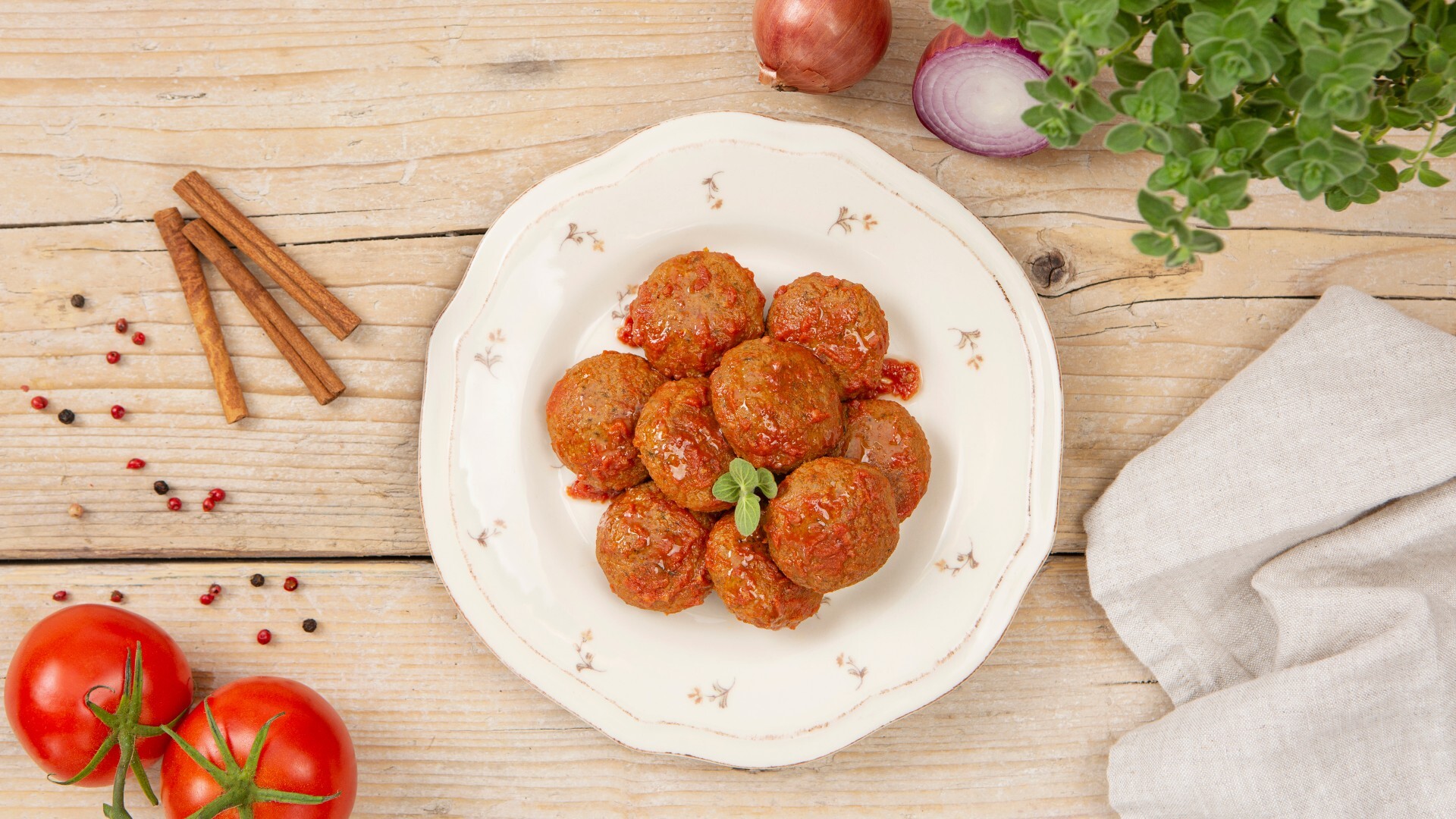 Meatballs in tomato sauce