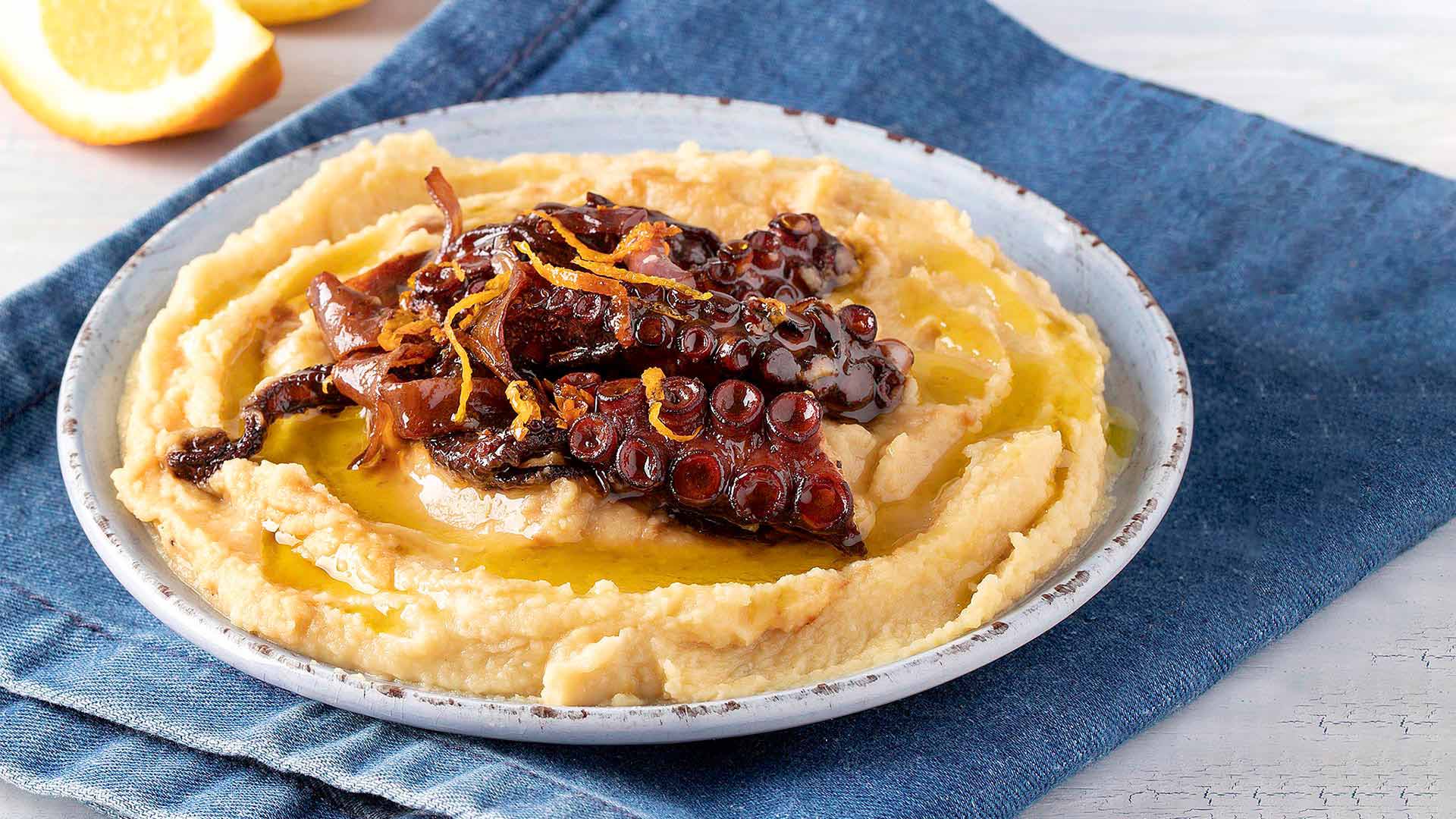 Fava Paliria mit gegrilltem Oktopus mit Orangengeschmack