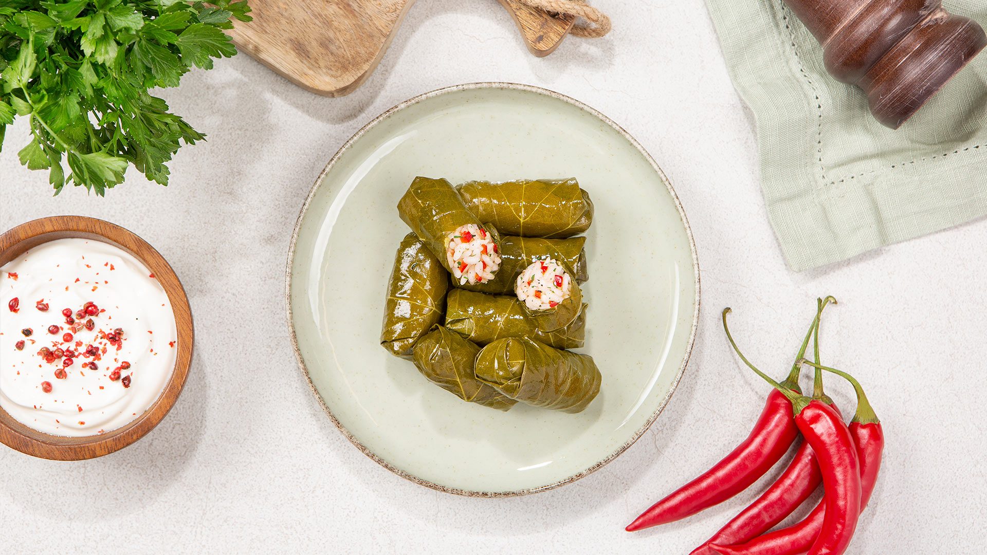 Süb-pikante Gefüllte Weinblätter mit Reis und Paprika