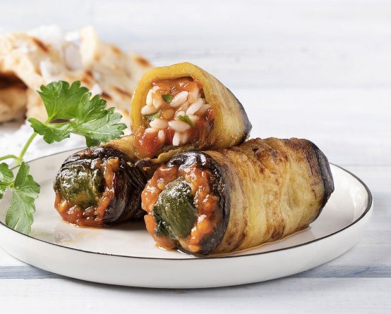 Süß-würzige Dolmadakia Paliria in Auberginen gewickelt