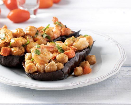 Auberginen gefüllt mit Kichererbsensuppe Paliria und Garnelen