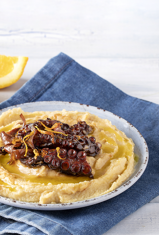 Fava Paliria mit gegrilltem Oktopus mit Orangengeschmack