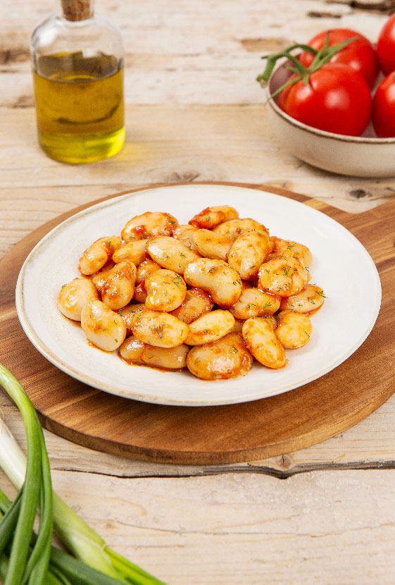 Riesenbohnen gekocht in Zwiebel-Tomatensauce