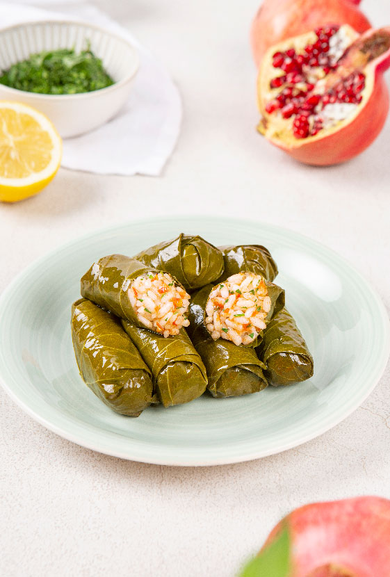 Weinblätter gefüllt mit Reis, Granadine und Gewürzen