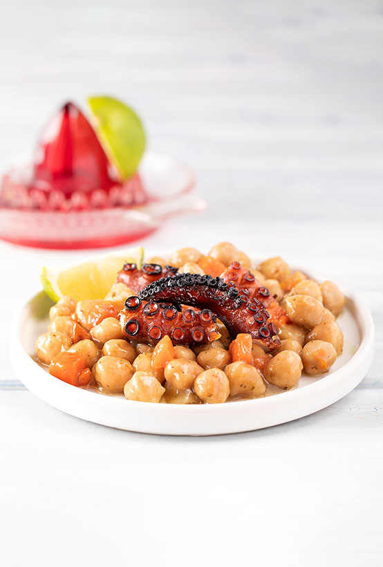 Ρεβιθάδα Paliria με ψητό χταπόδι