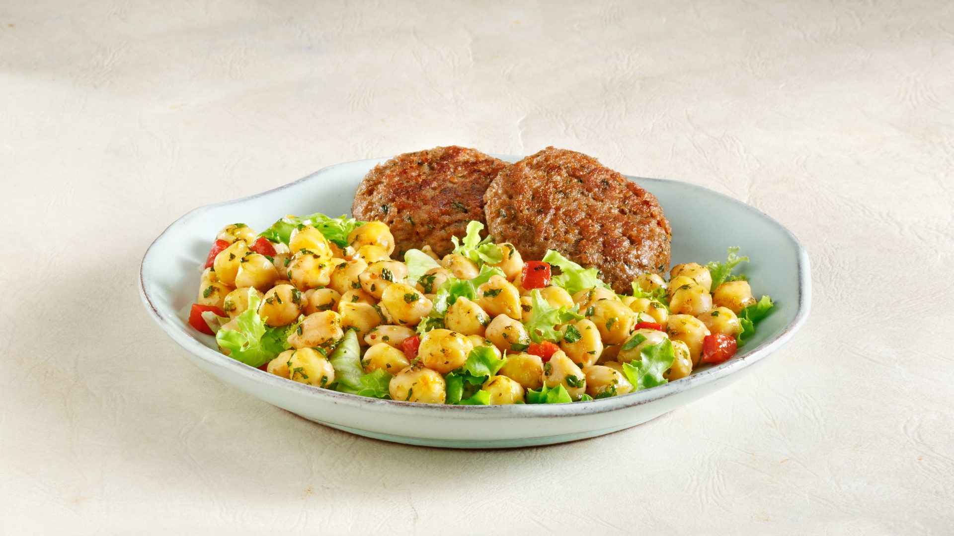 Ρεβίθια Paliria με iceberg & μπιφτέκια