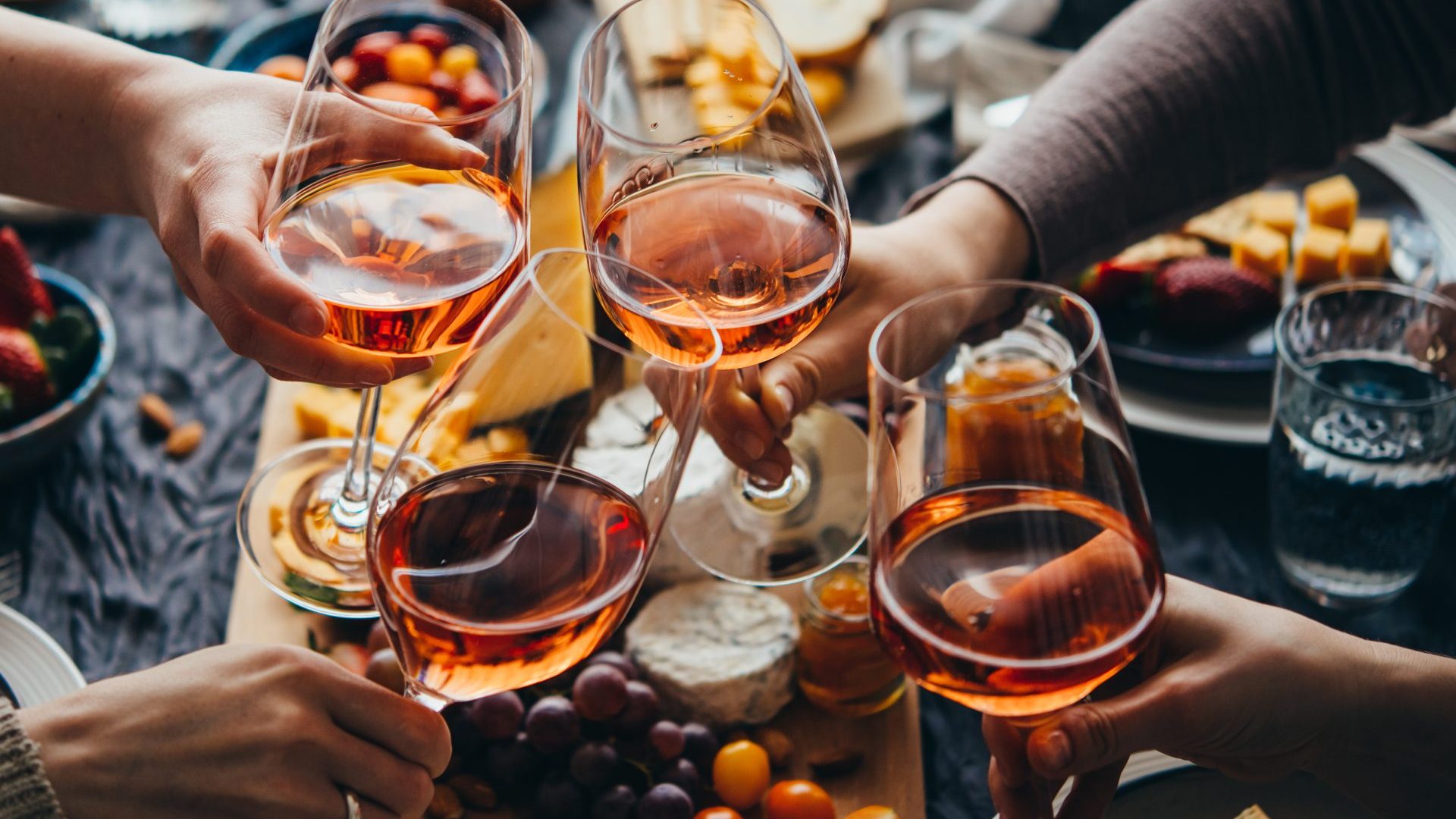 Κάλεσμα για κρασί; Ιδέες για τα καλύτερα συνοδευτικά από την Paliria