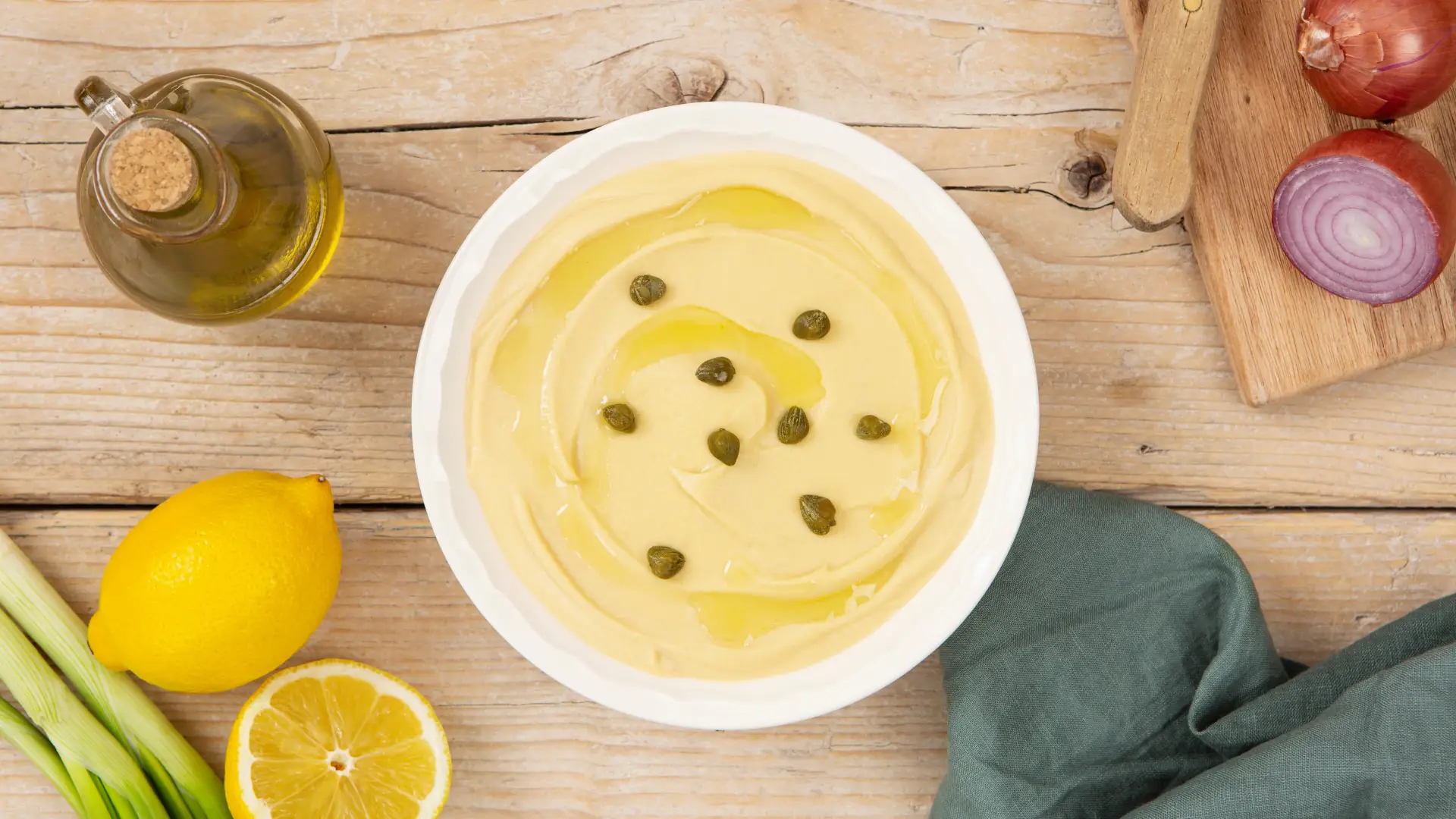 Φάβα με κρεμμύδια & χυμό λεμονιού