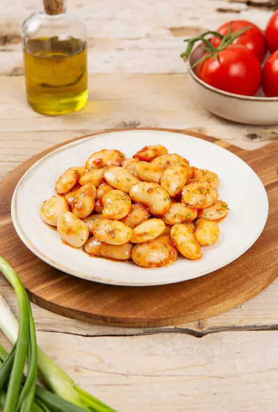 Giant beans in onion & tomato sauce 