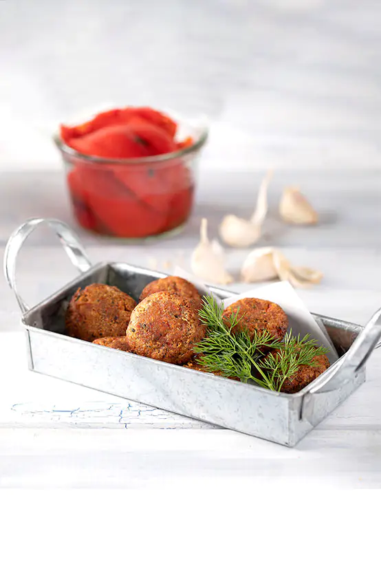 Frikadellen mit gerösteten roten Paprikaschoten Paliria