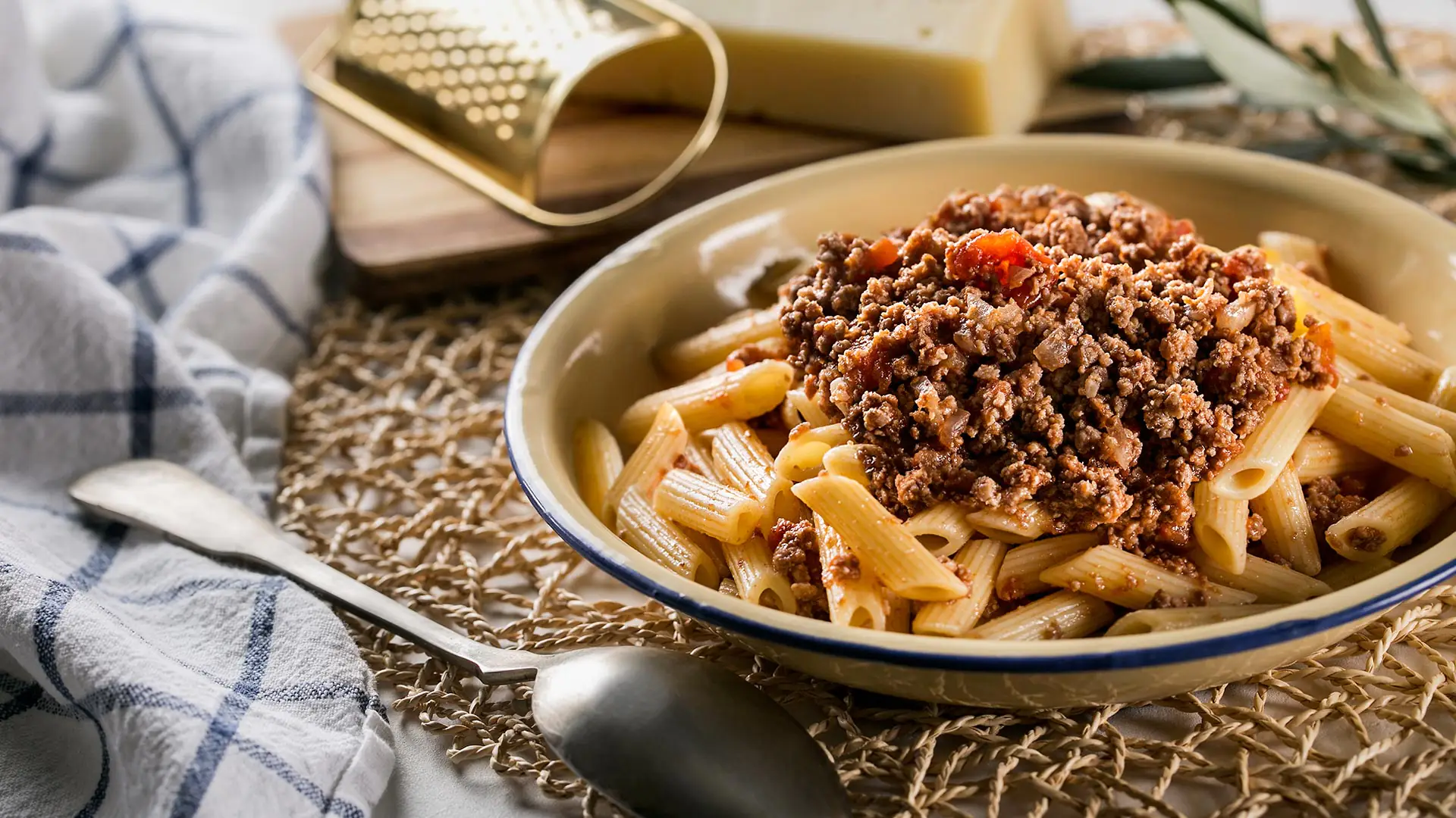 Πένες με κιμά