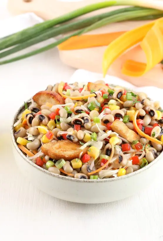 Μαυρομάτικα Paliria με σαλάτα λάχανο καρότο & φιλετάκια κοτόπουλου